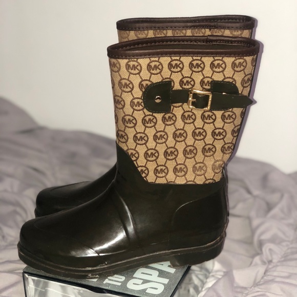 Michael Kors Rainboots (20% off) - Picture 2 of 7